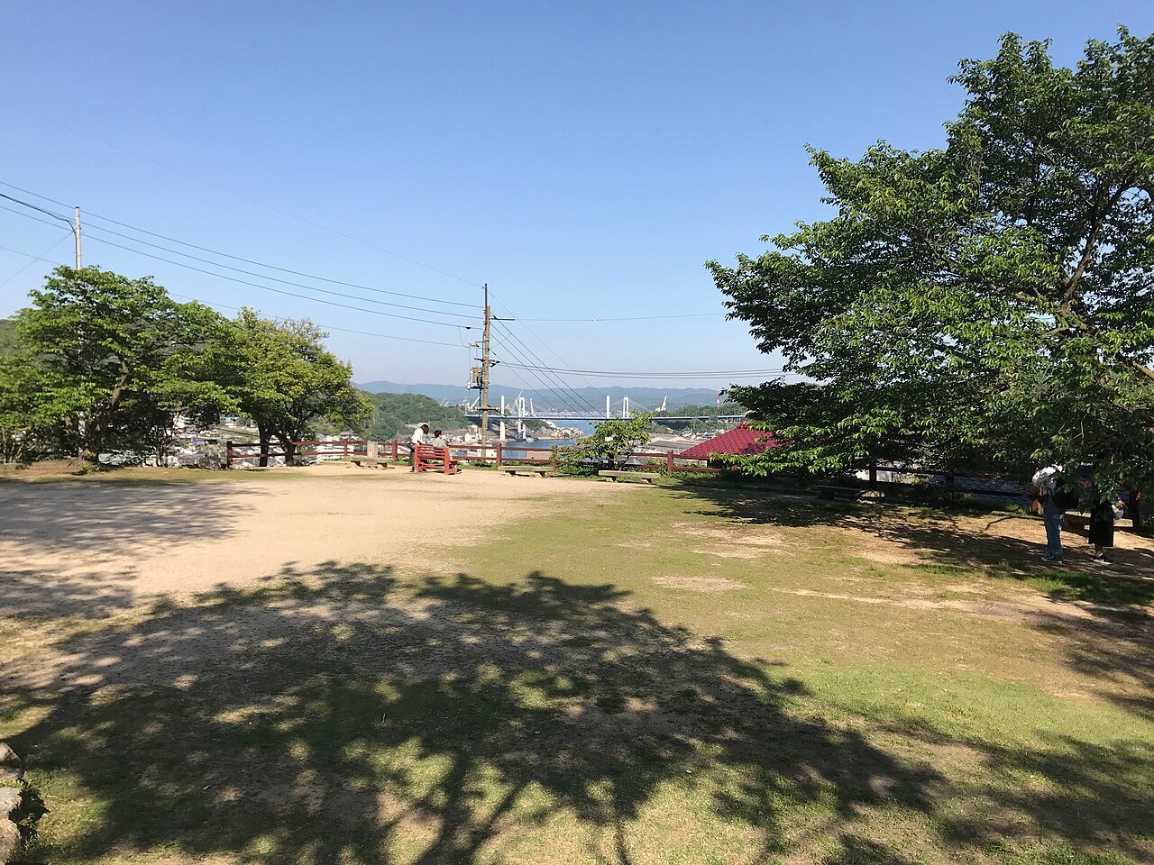 Onomichi Bridge and Kyorakuen Garden.jpg