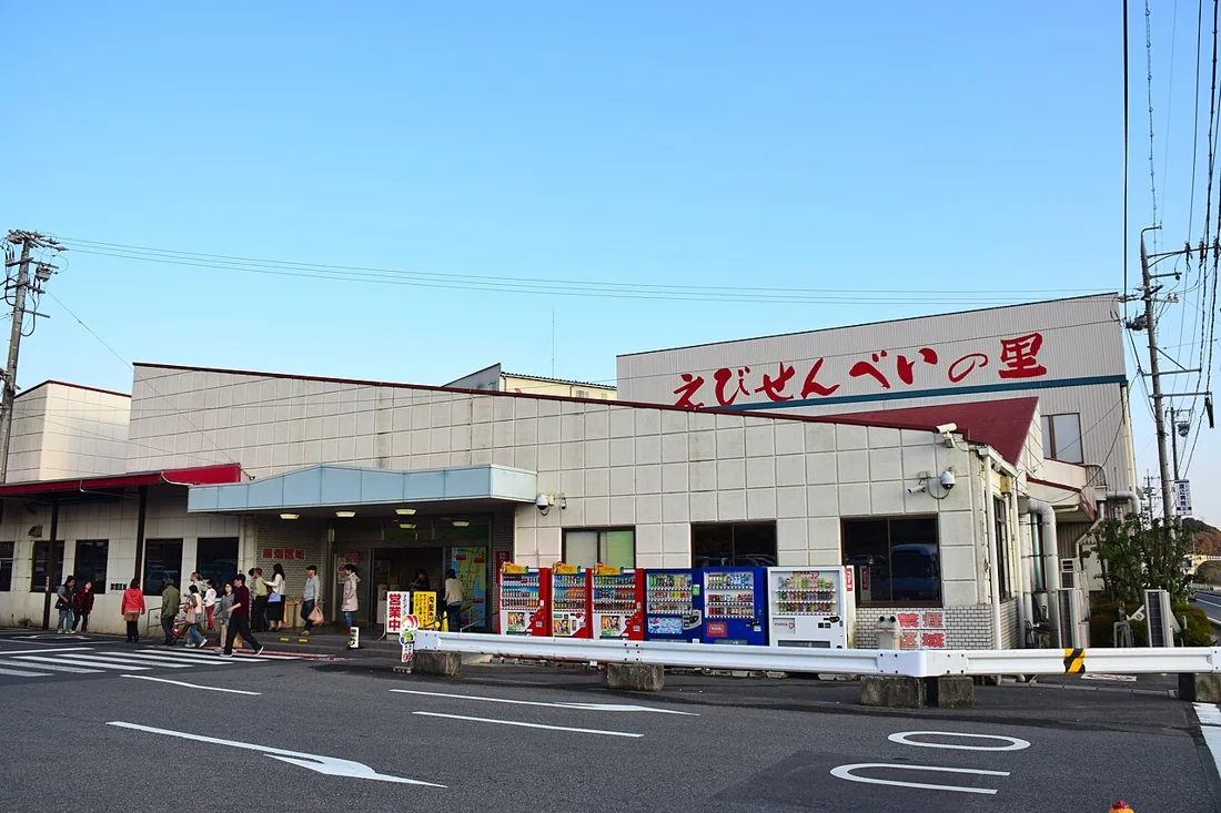 えびせんべいの里 美浜本店のせんべい焼き体験の風景