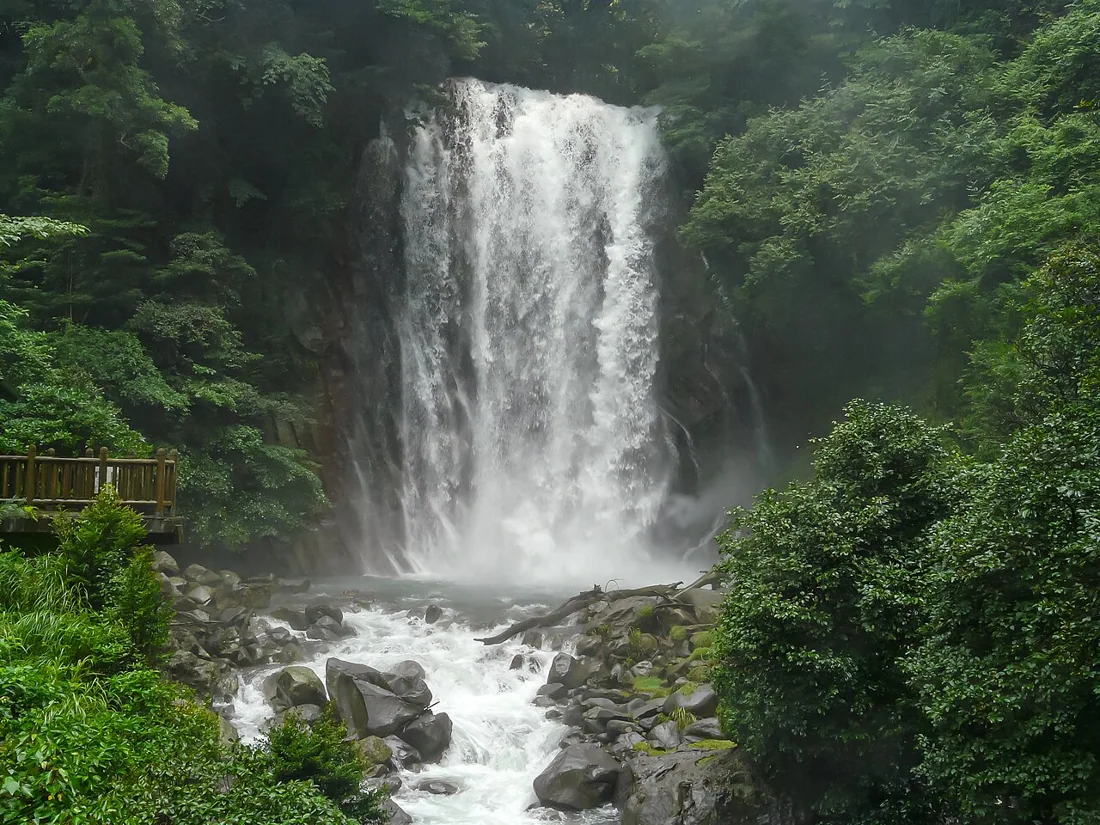丸尾滝の風景