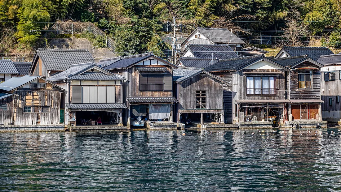 伊根の舟屋の風景