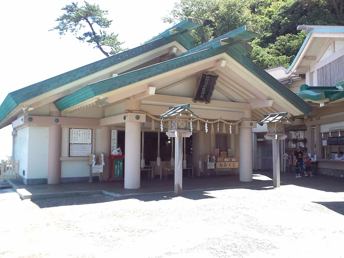 二見興玉神社と夫婦岩の風景