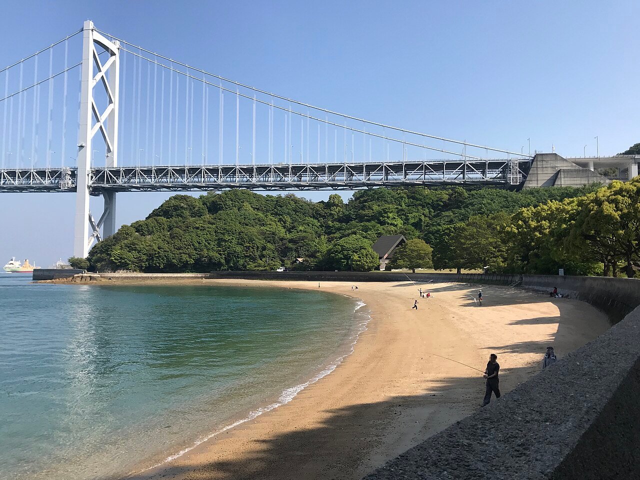 Innoshima Bridge and beach of Innoshima Bridge Memorial Park.jpg